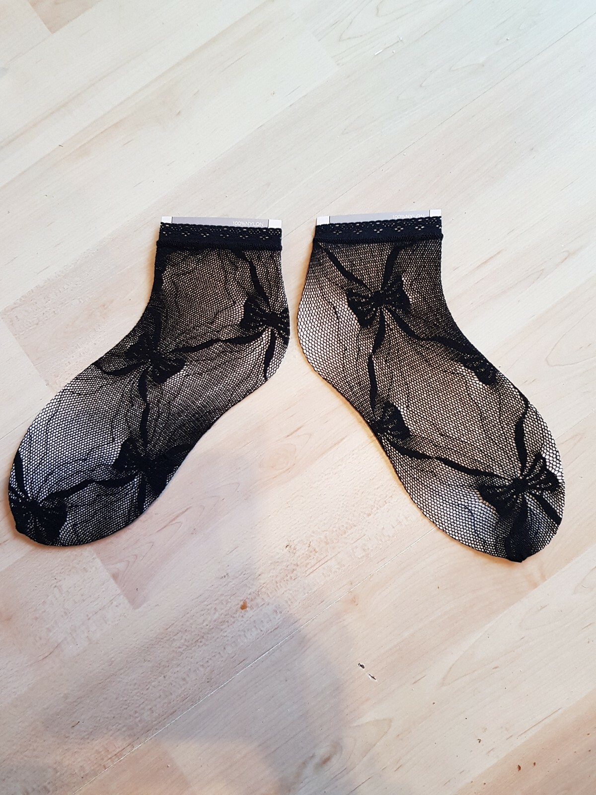 Ladies Black Bow Patterned Lace Ankle Socks one size
