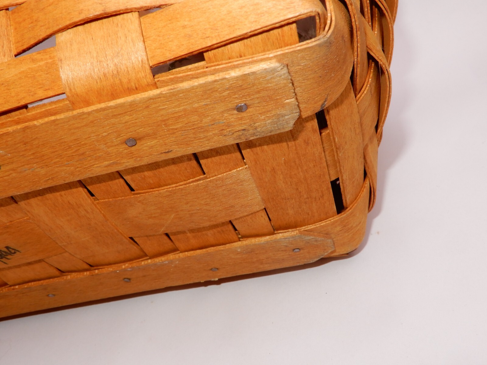 SINGLE HANDLE LONGABERGER BASKET W/ CHORE DIVIDER, PLASTIC & FABRIC LINERS 1999