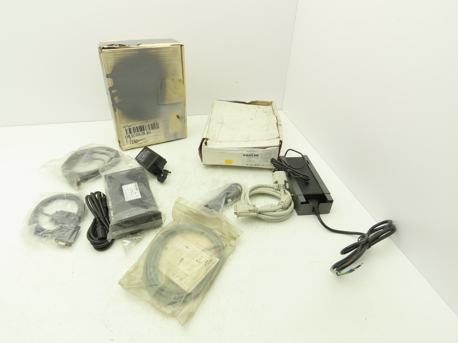 Black Box ACU1028A CAT5 KVM Extender ServSwitch Local Box Only And Cords