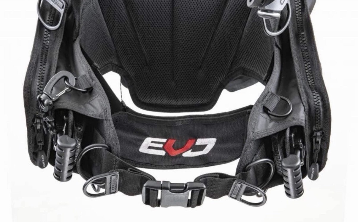 Cressi Commander Evolution BCD Small (new without tags)