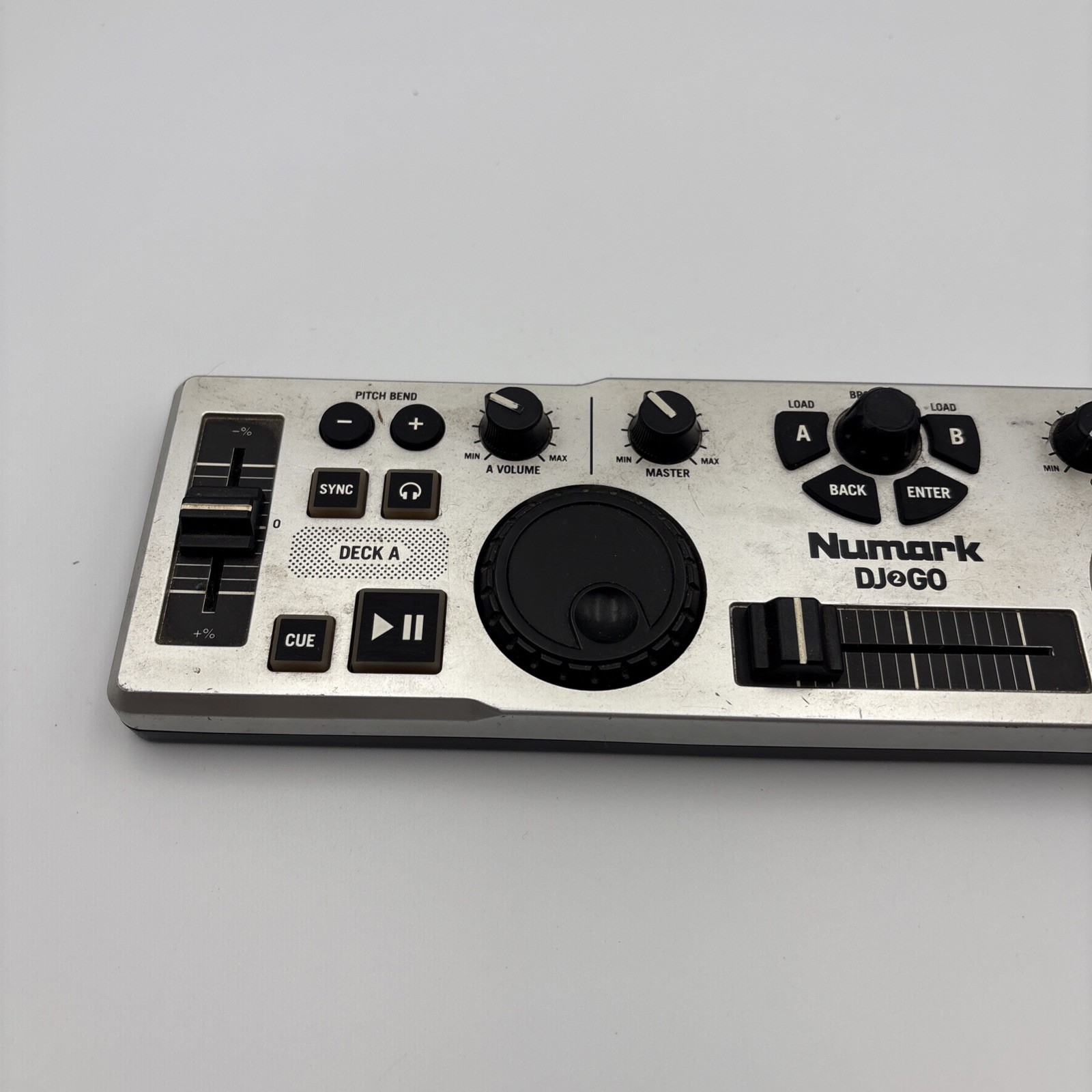 Numark DJ2Go Double Deck Portable USB DJ Controller with Loop/Sampler - READ!