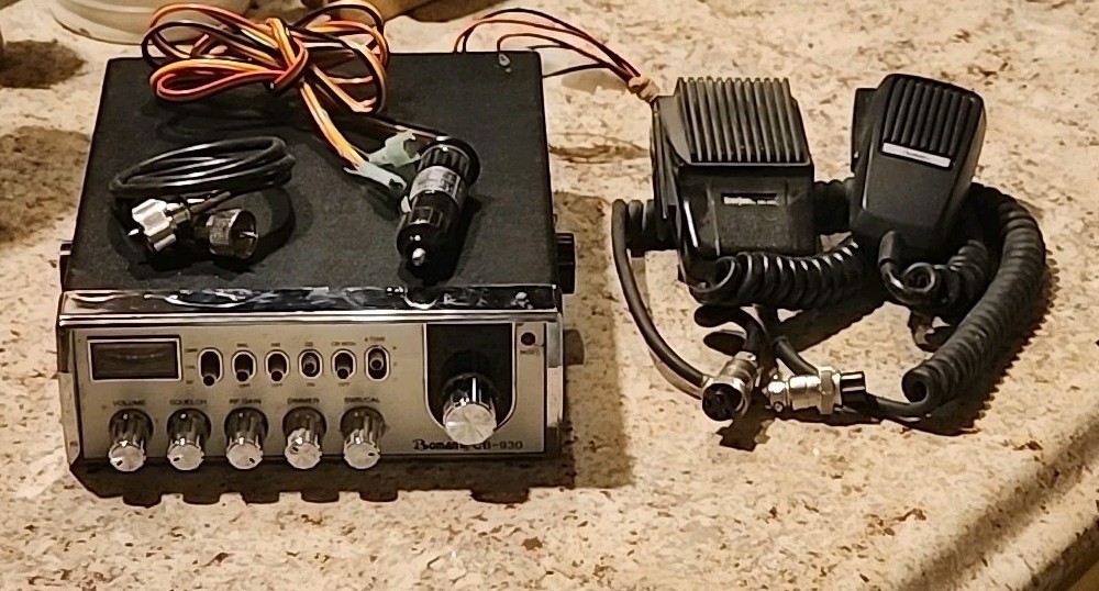 Boman CB-930 40 Channel Mobile CB Radio With EXTRAS