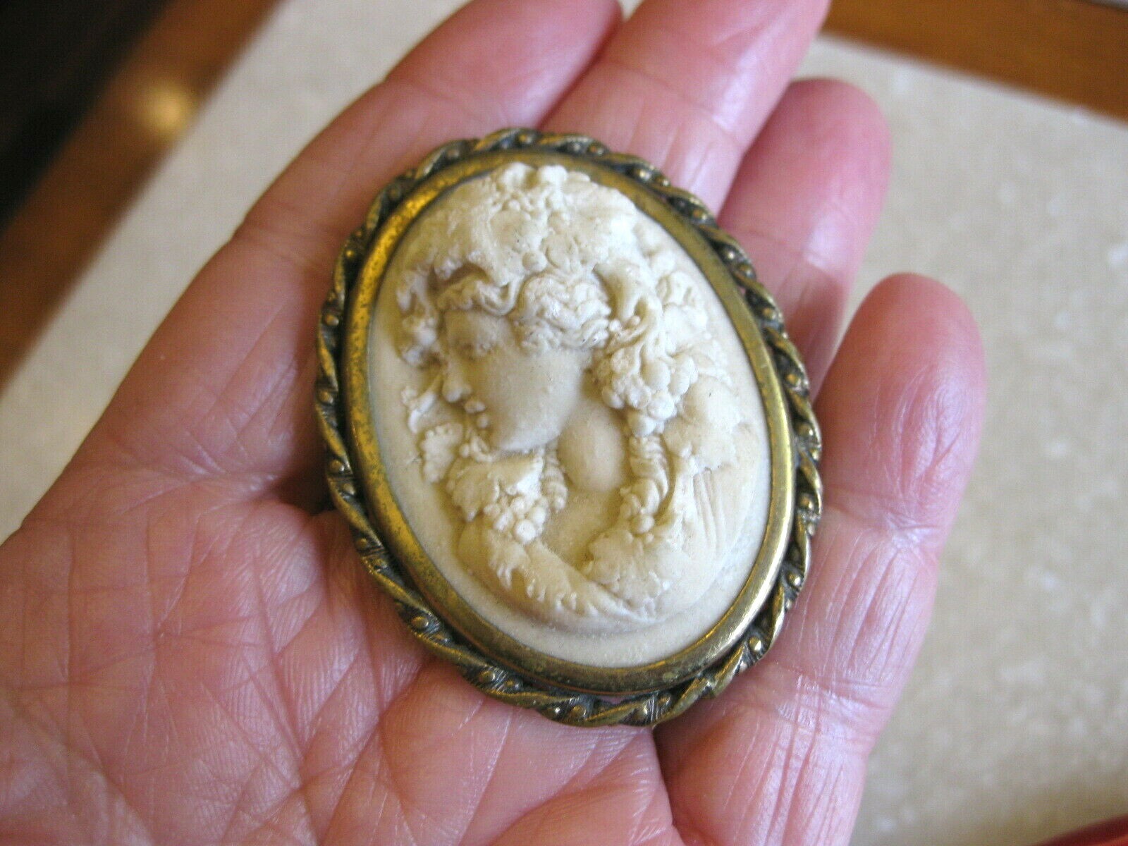 Vtg Cameo Molded Carved? / Not sure what it was, but convert to pin pendant or ?