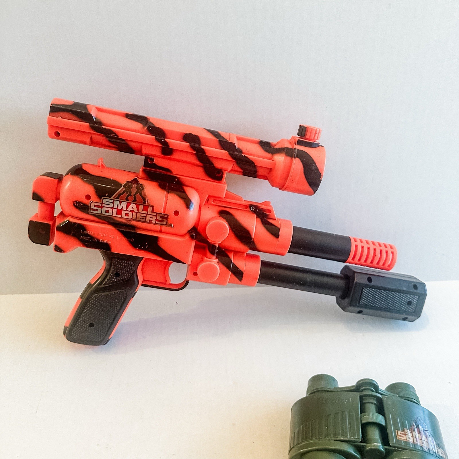 Larami Small Soldiers Toy Dart Blaster (Untested) Binoculars & Knife READ