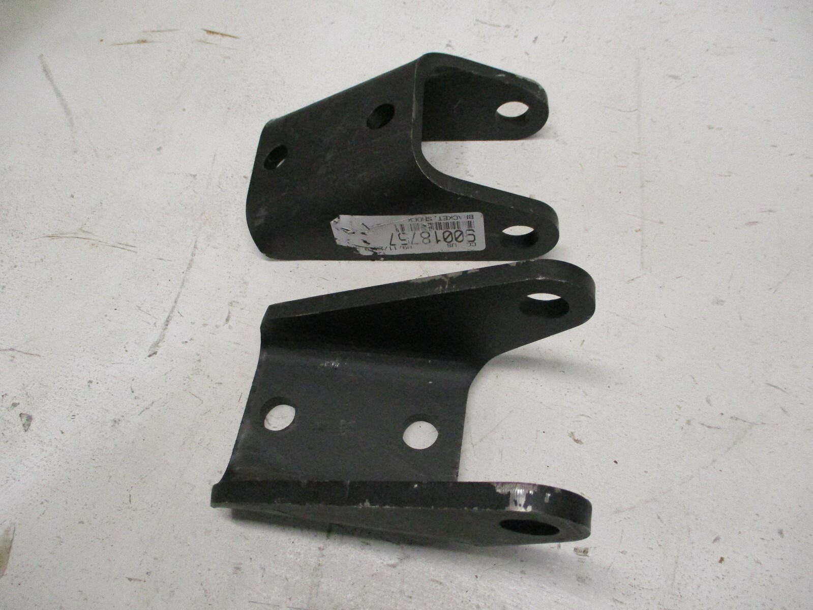 90018757 SHOCK BRACKET PAIR