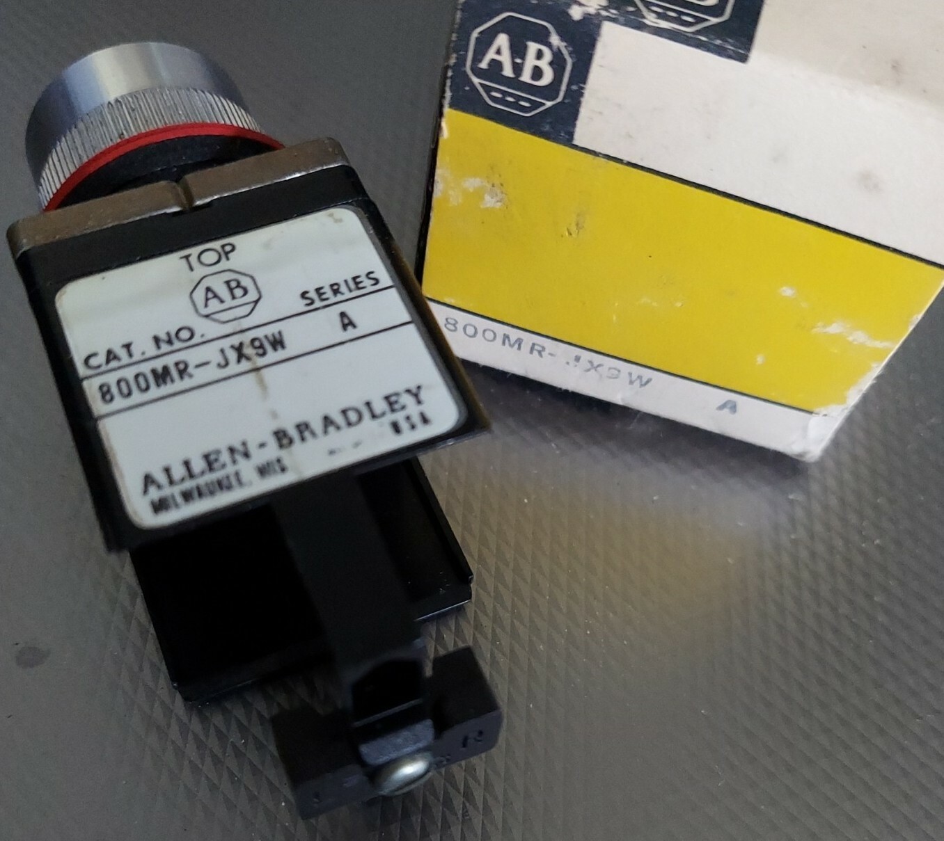 Allen-Bradley 800MR-JX9W A