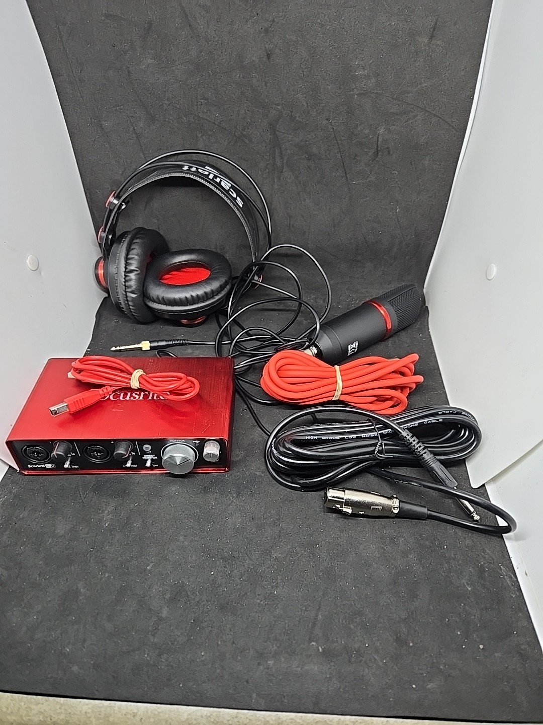 Focusrite Scarlett 2i2 Studio 2nd Gen USB Audio Interface w Microphone