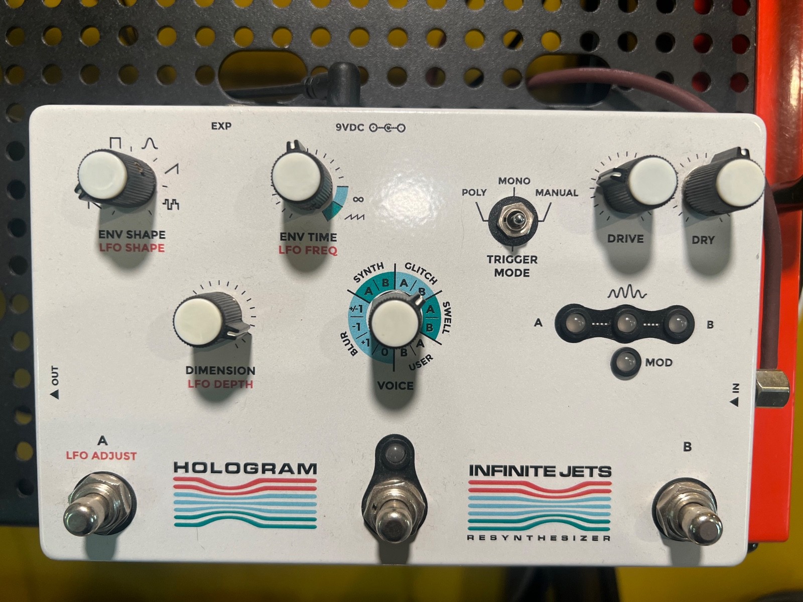 Hologram Infinite Jets used synthesizer