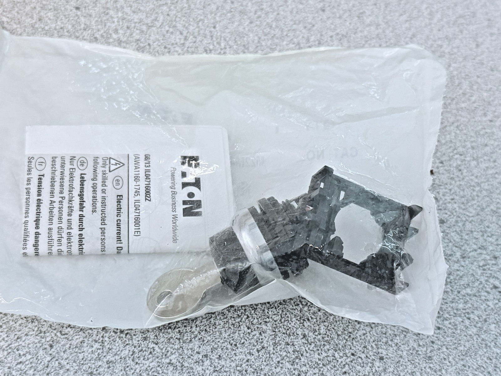 NEW Eaton M22M-WRS-A1 Maintained Selector Switch, 22.5mm, 2 Position, Keyed