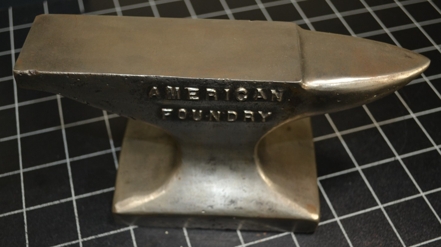 AMERICAN FOUNDRY & MANUFACTURING COMPANY - 9 1/2# - POLISHED PRESENTATION ANVIL