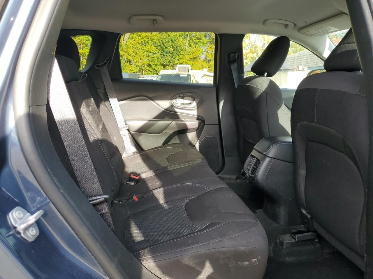 Used Glove Box fits: 2019 Jeep Cherokee Grade A