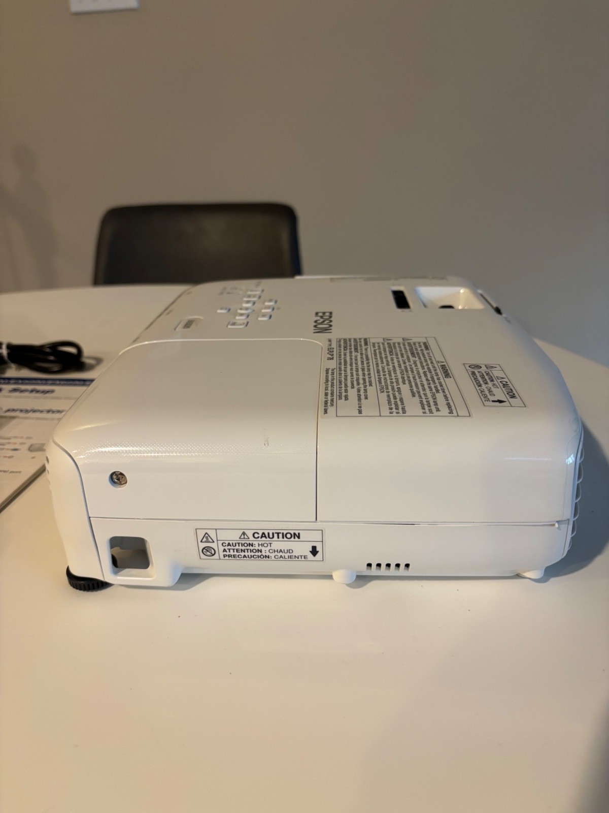 Epson EX3220 SVGA Tri-LCD Projector 3000 Lumens with Only 51 Lamp Hours!