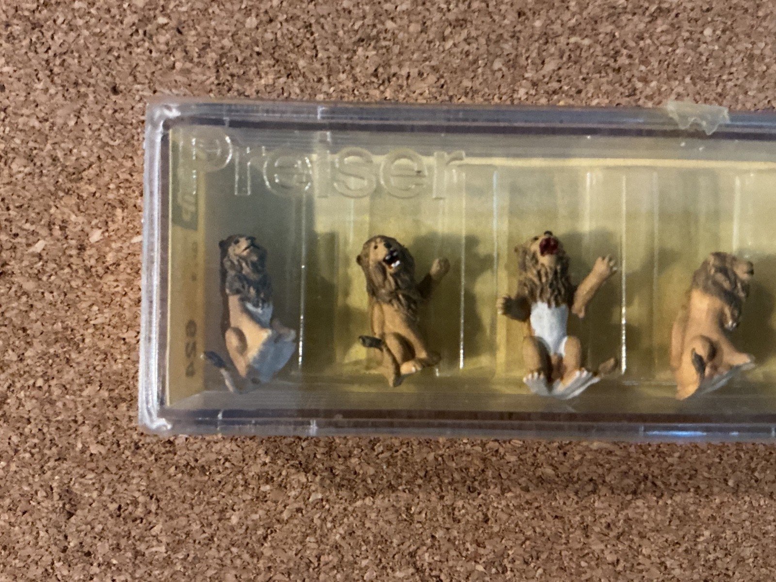 Preiser HO #20381 Animals -- Performing Lions - Seated (Painted Figures)