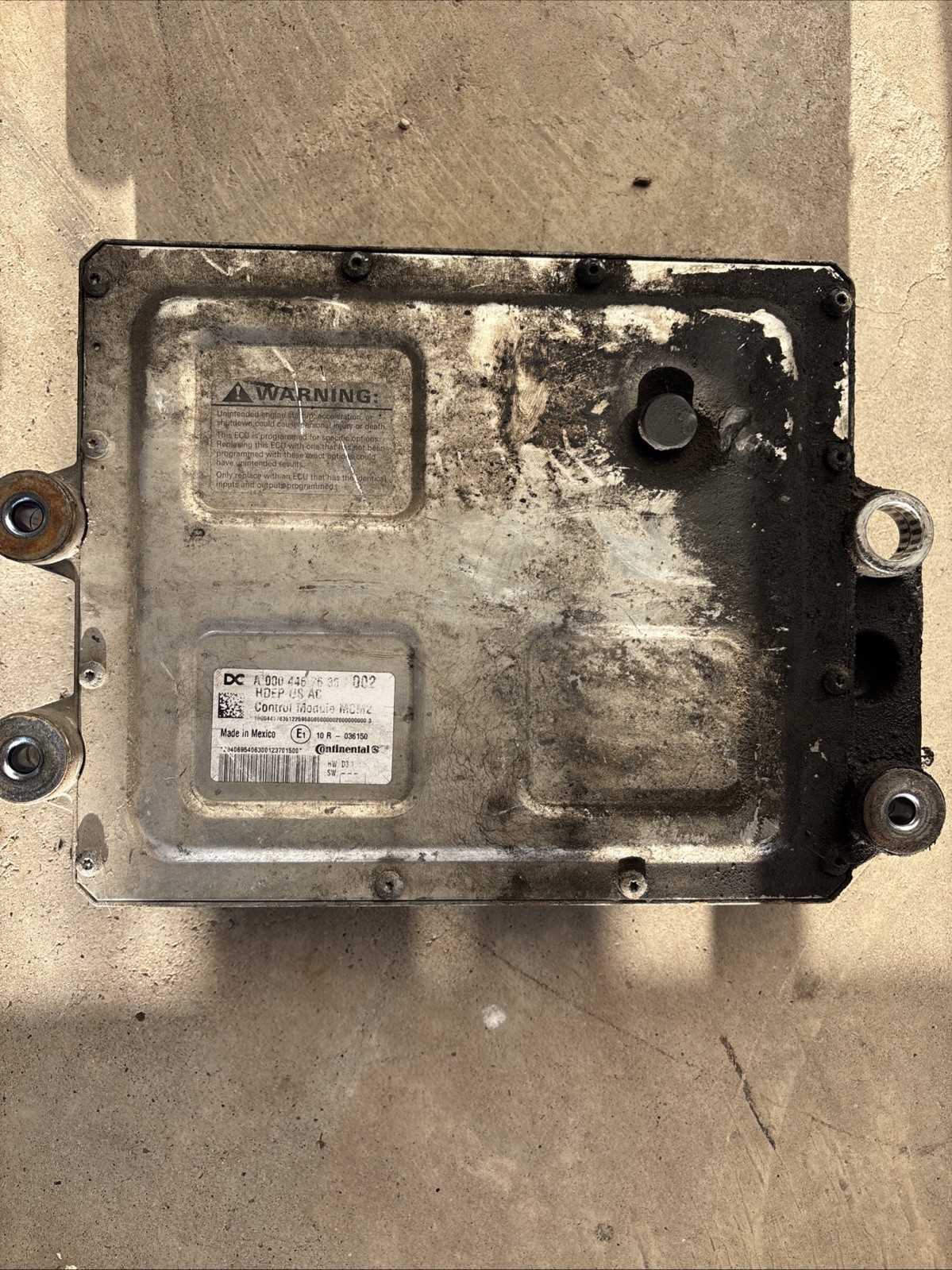 Freightliner Cascadia Ecm A-000446-76-35/002 Engine Control Unit ECU