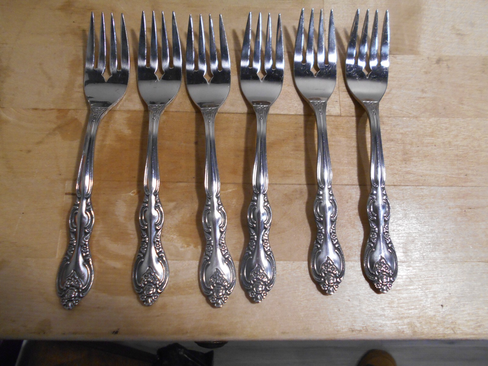 6 International Stainless VERONA Pattern Salad or Dessert Forks  7449