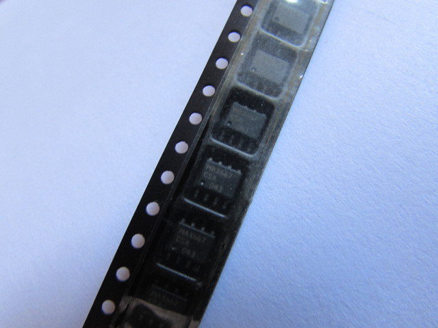 MAX667CSA MAXIM +5V Programmable Low-Dropout Voltage Regulator 8-pin SOIC Qty: 2