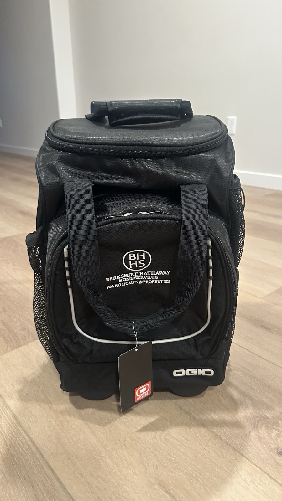 Ogio Black Insulated Adjustable Height Pulley Roller Carry Cooler Bag Black