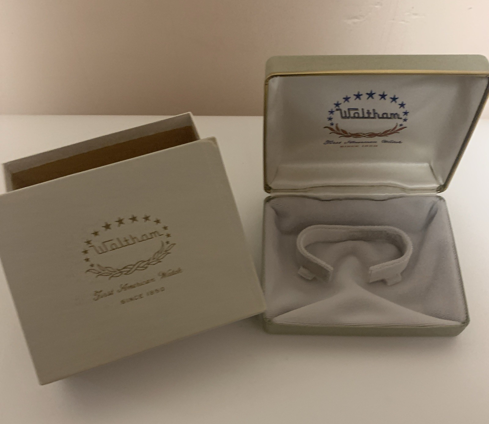 VINTAGE WALTHAM Watch Box Collectible Men's Size Presentation New Old Stock