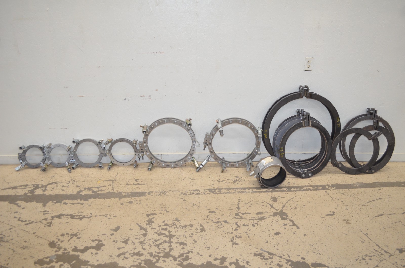 Walhonde Top Liner Pipe Clamps 6", 8", & 16" Set w/ Job Box & Extra Clamps
