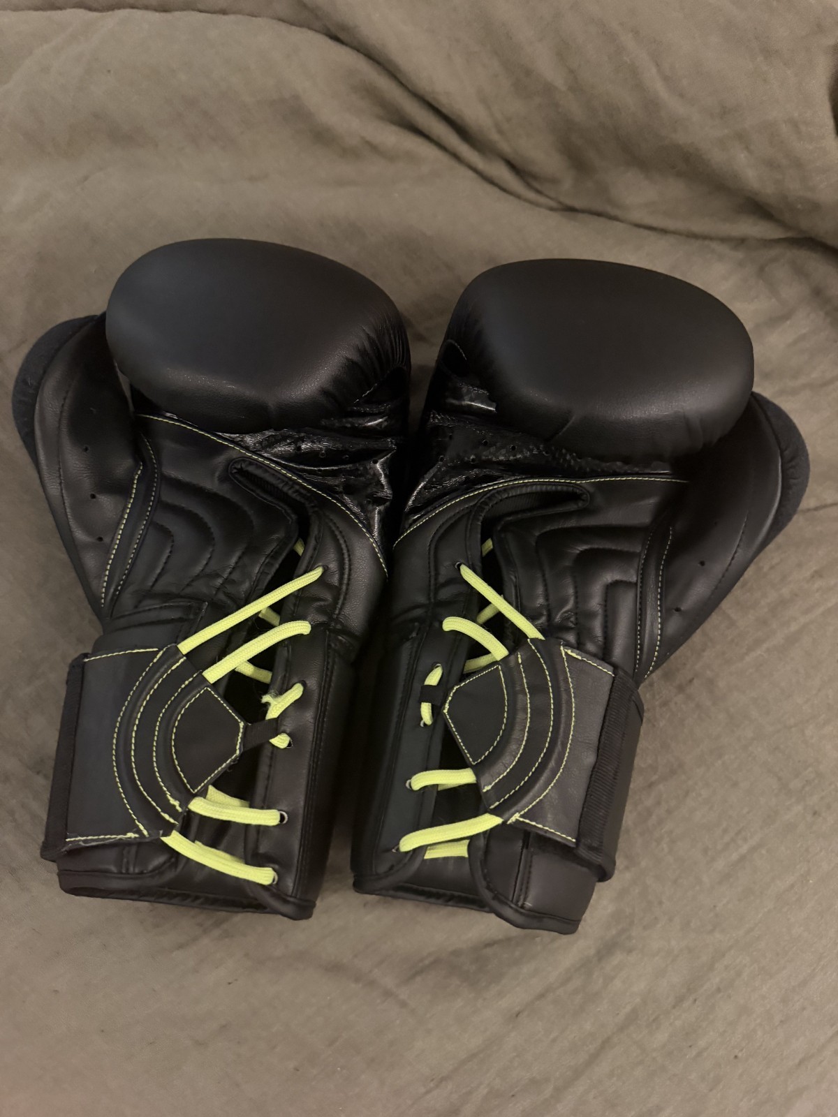 Protex Boxing Gloves EVERLAST 16 OUNCE WORN ONCE