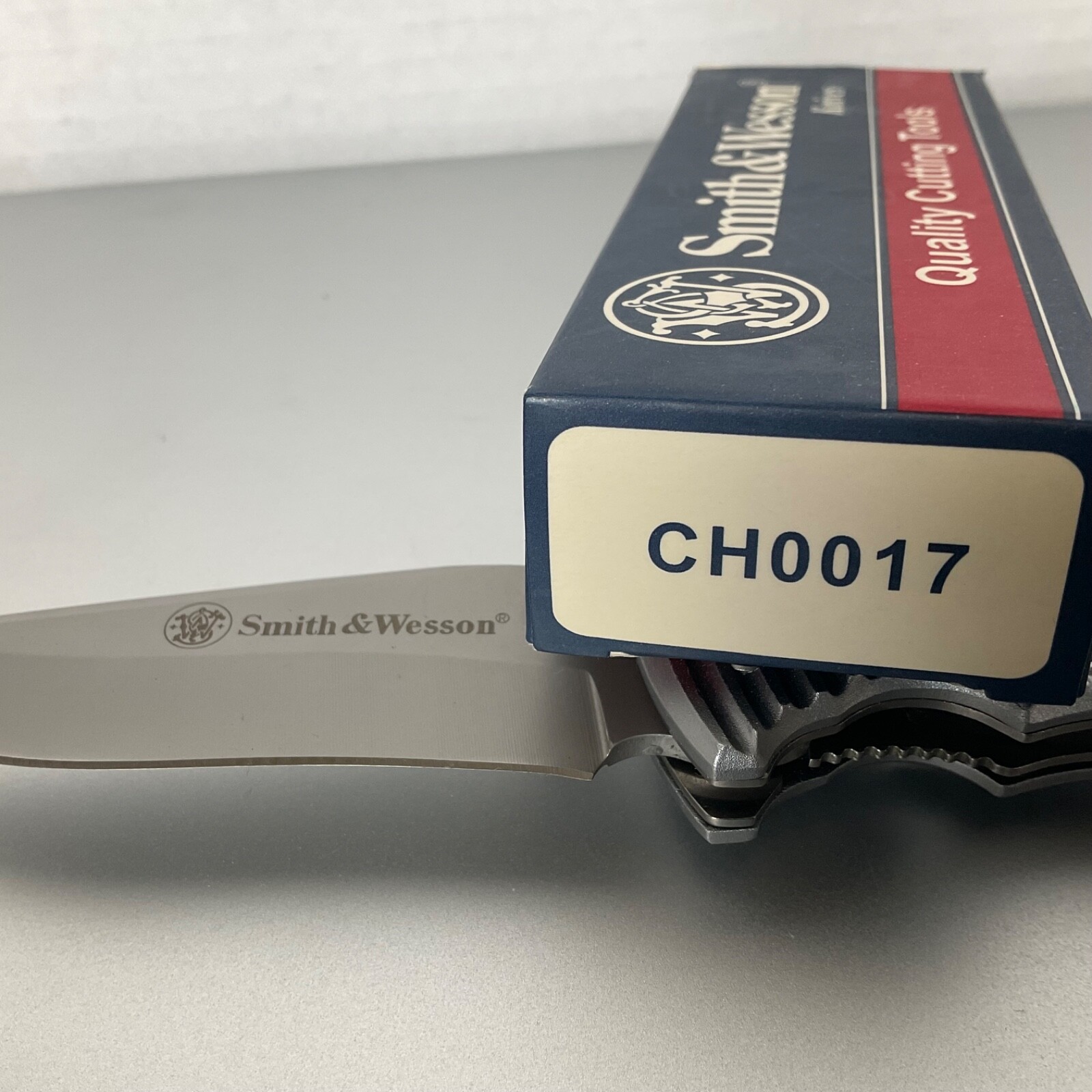 Smith & Wesson Bulllseye Tactical Folding Knife Item # CH0017