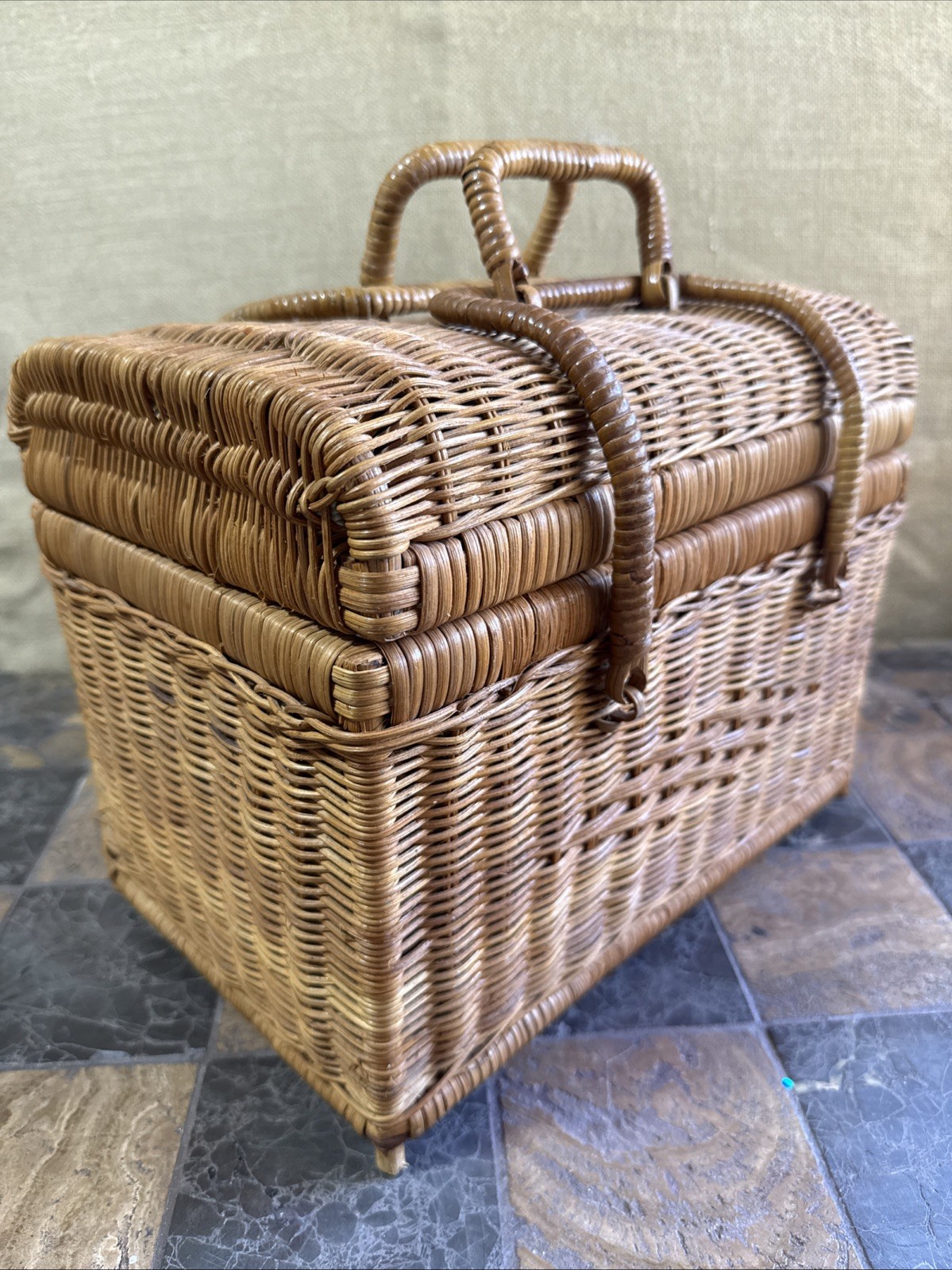 VTG Wicker Rattan Picnic Basket with Handles - Large EUC