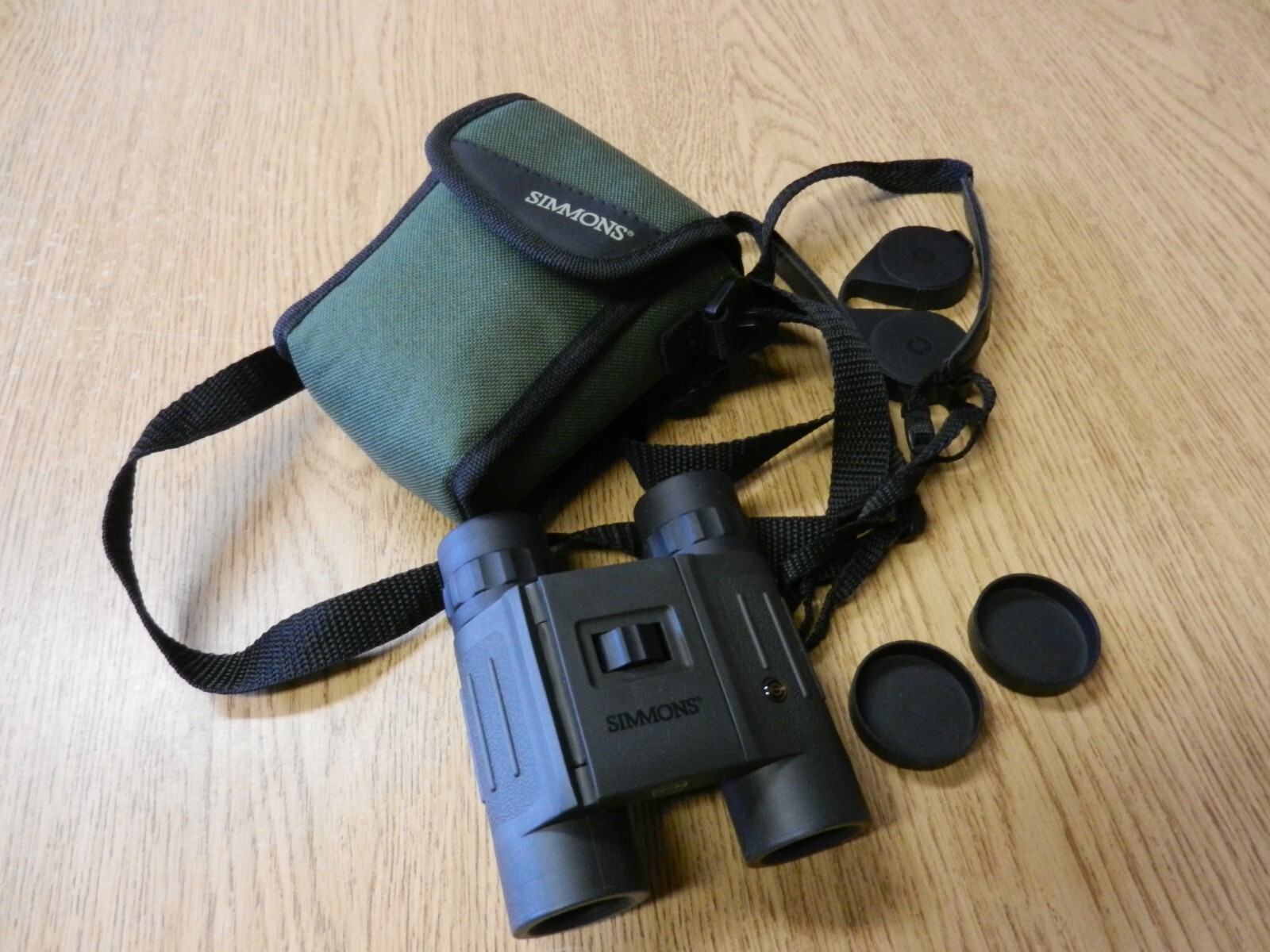 Simmons Wilderness 10 x 25 waterproof binoculars 4" tall 13 OZ Clear View Used