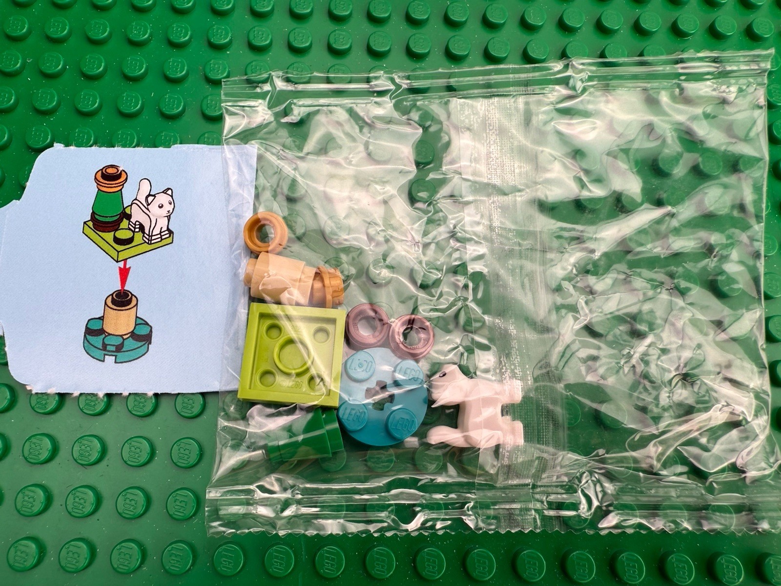 Lego City Advent, Kitten On Post  (Day 15)
