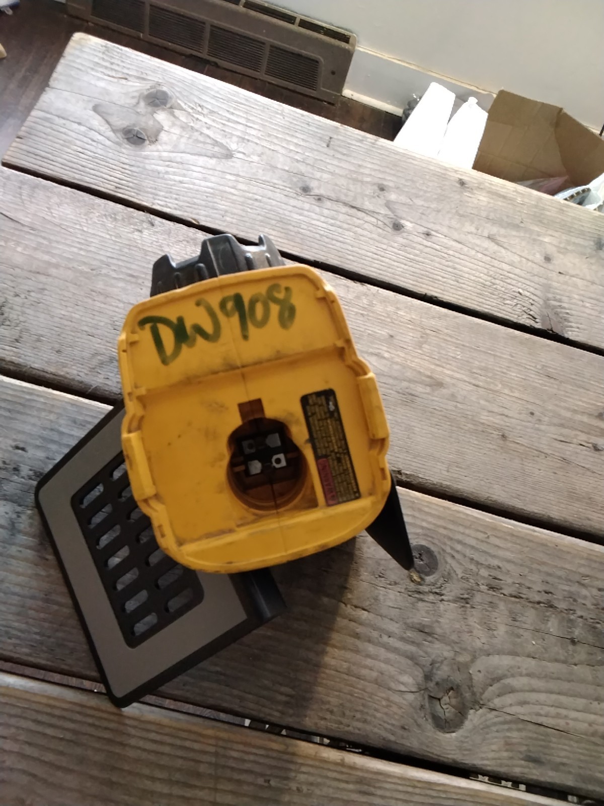 DeWalt 18V Volt DW908 Pivot Head Flashlight Tested Works Good Light Tool Only