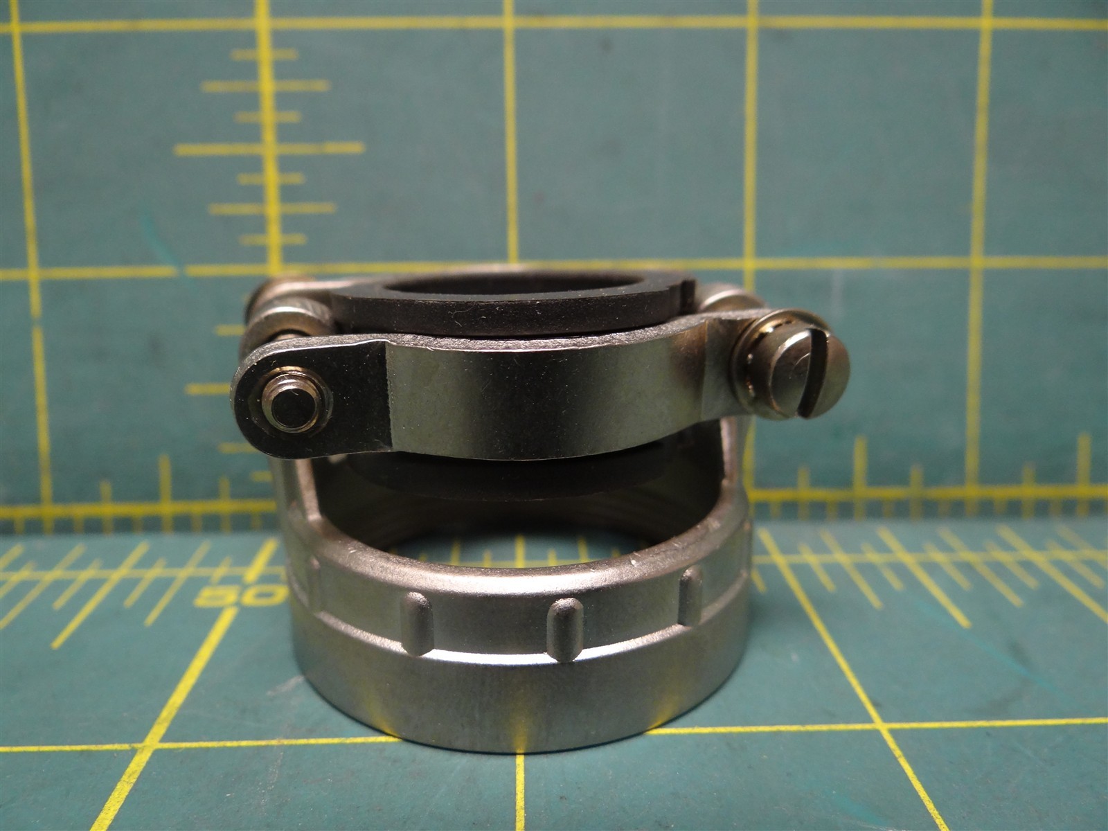 Souriau UT024AC Metal Cable Clamp W/ Strain Relief Backshell Size 24 Straight