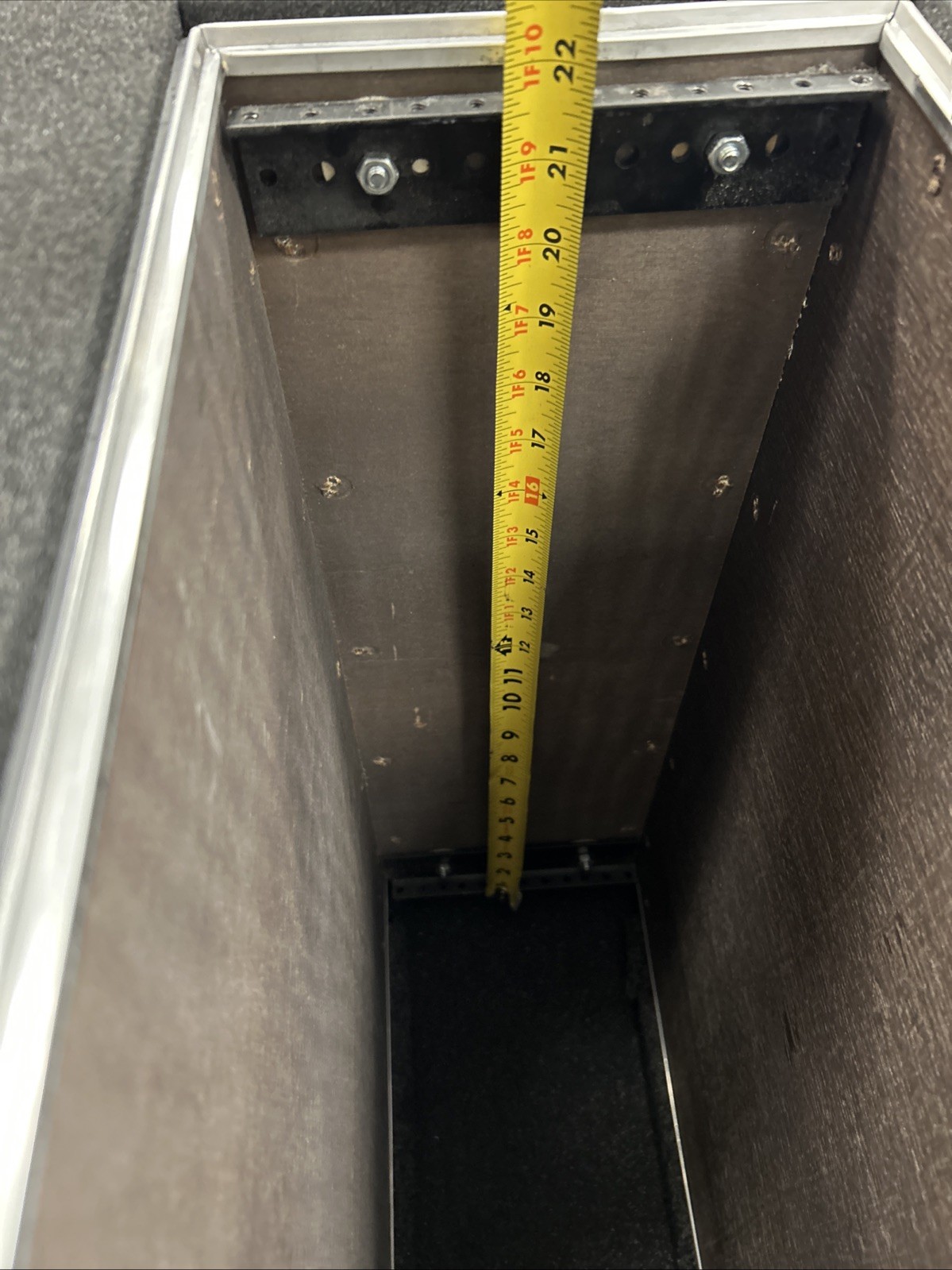 Flight Case Server Rack 4U Penn Elcom 19” Wide 21” Depth 2” Foam, missing parts