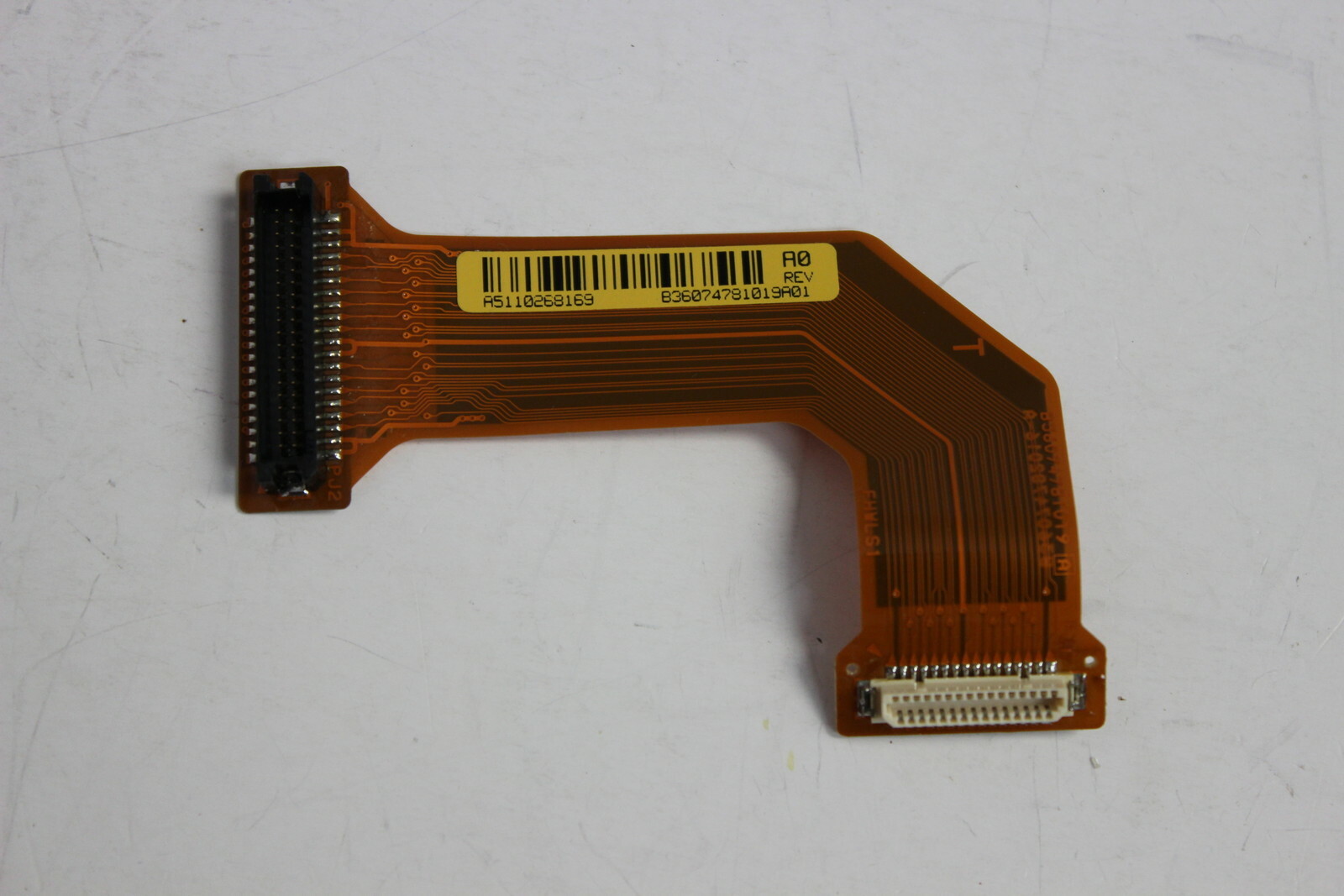 TOSHIBA P000201670 FHWLS1 LCD DISPLAY FLEX CABLE  SATELLITE T2130CS T2135CS