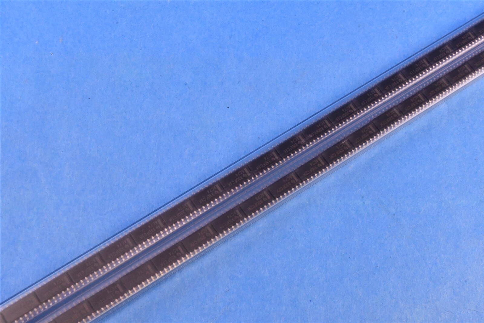 100 Texas Inst. 2-Ch. CMOS Dual Positive-Triggered D-Type Flip Flops SN74AC74D