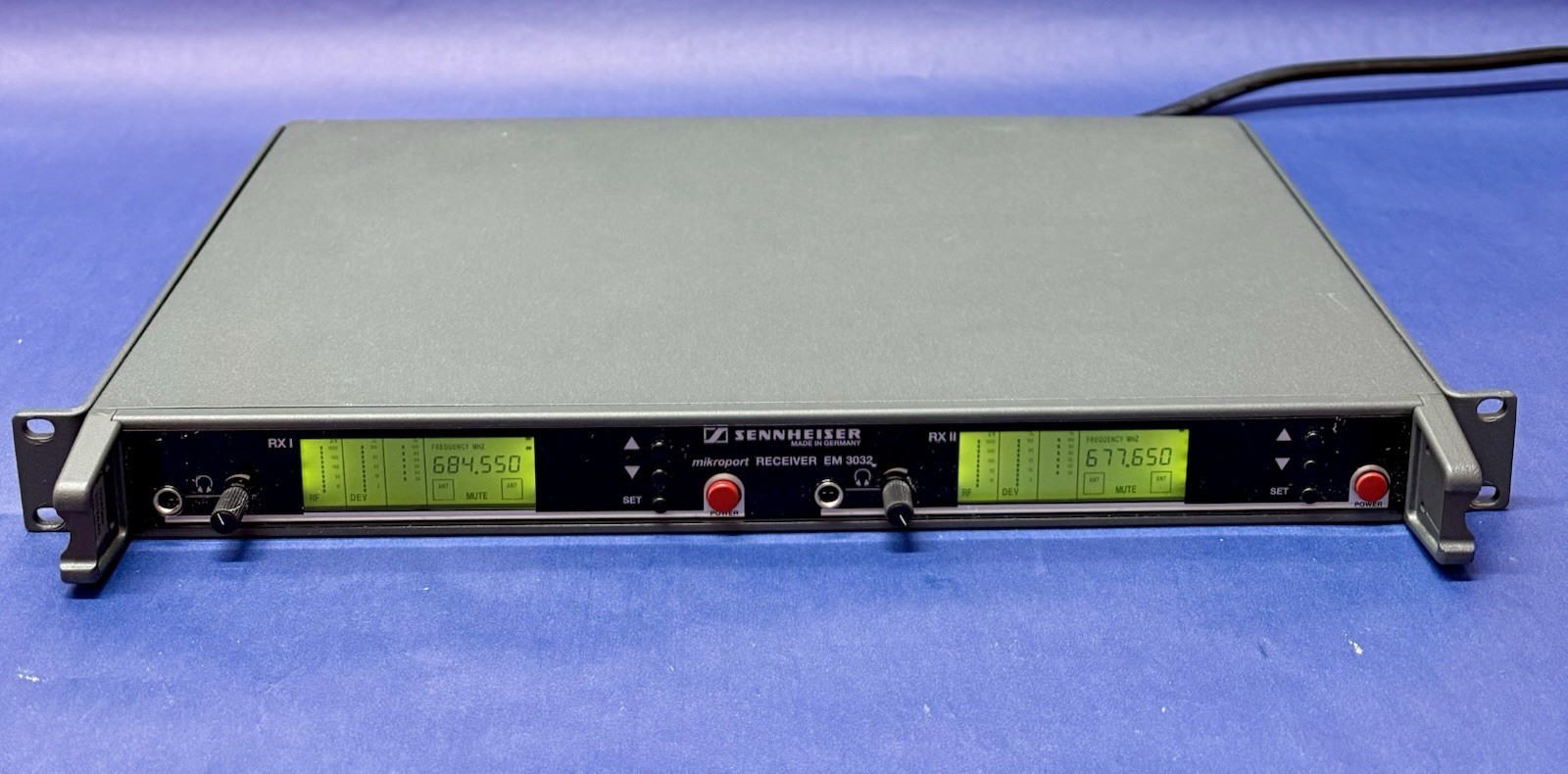 Sennheiser EM3032-U True Diversity Dual Receiver Freq. Range 674-698 MHz