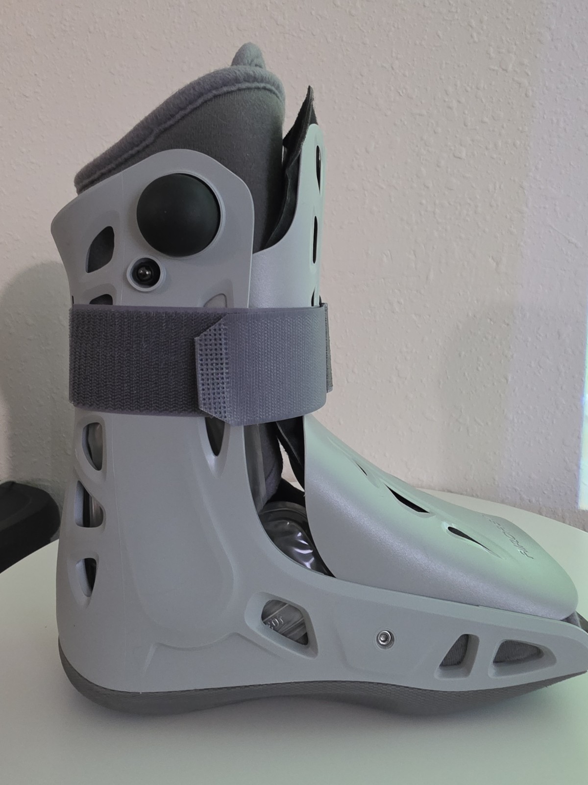 Aircast AirSelect. Size M.  Boot Gray Left Or Right.