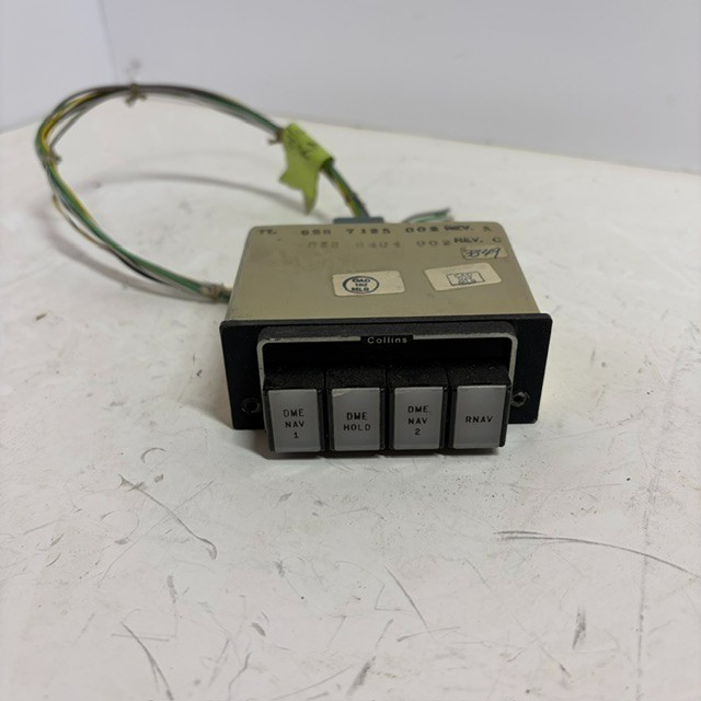 Used Collins DME Hold/Annunciator 628-7125-002
