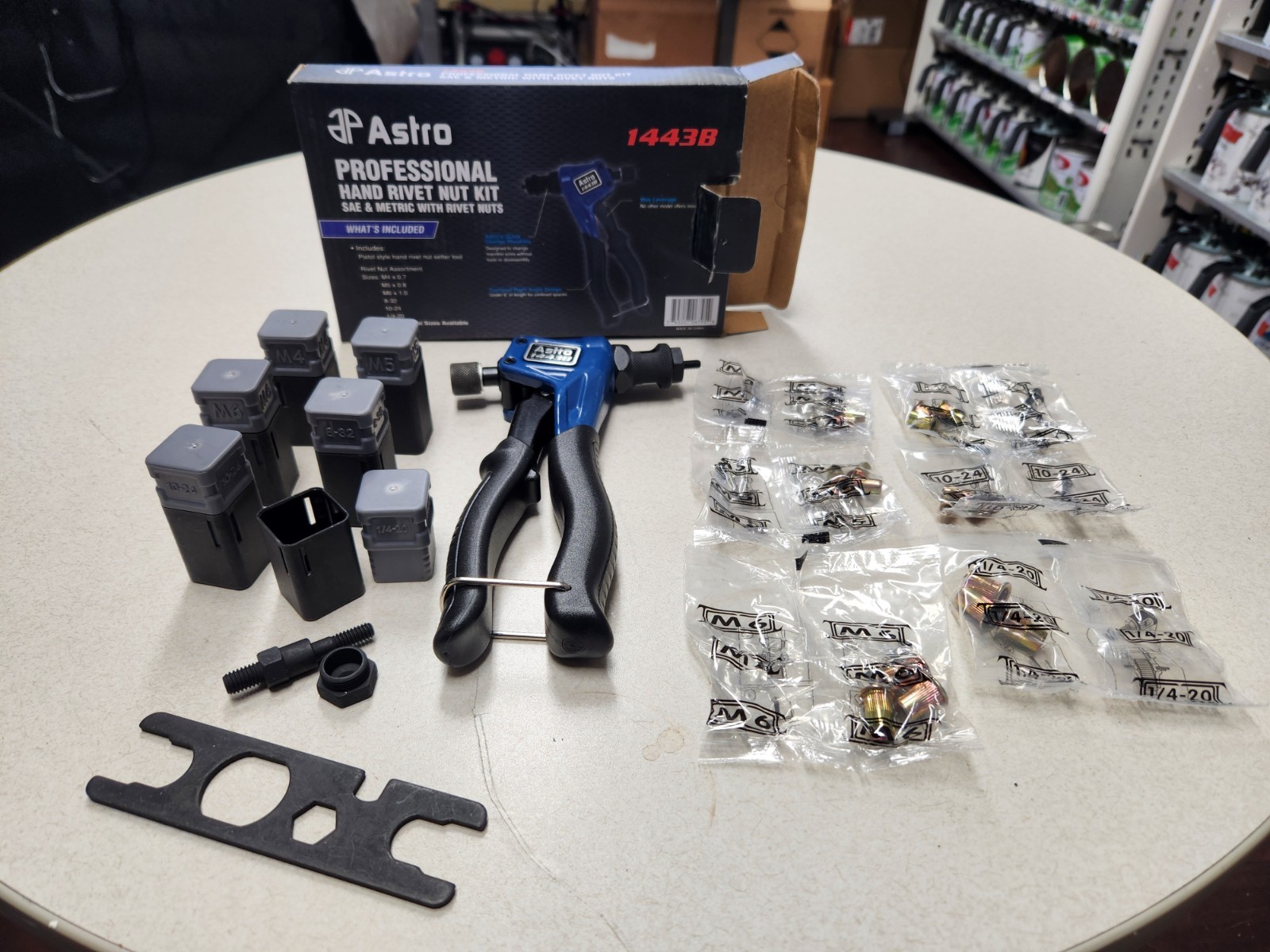 Astro Pneumatic 1443B SAE & Metric Hand Rivet Nut Kit