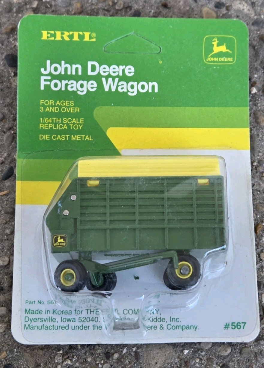1/64 Ertl John Deere Forage Wagon #567