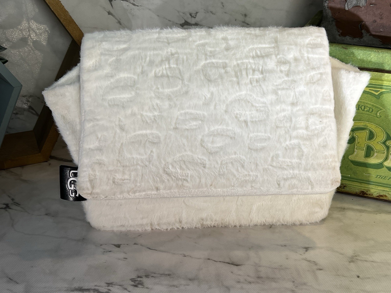 UGG Miley Bedside Caddy 10.5” X 8.5” Snow Book Color White Cream Bed Organizer
