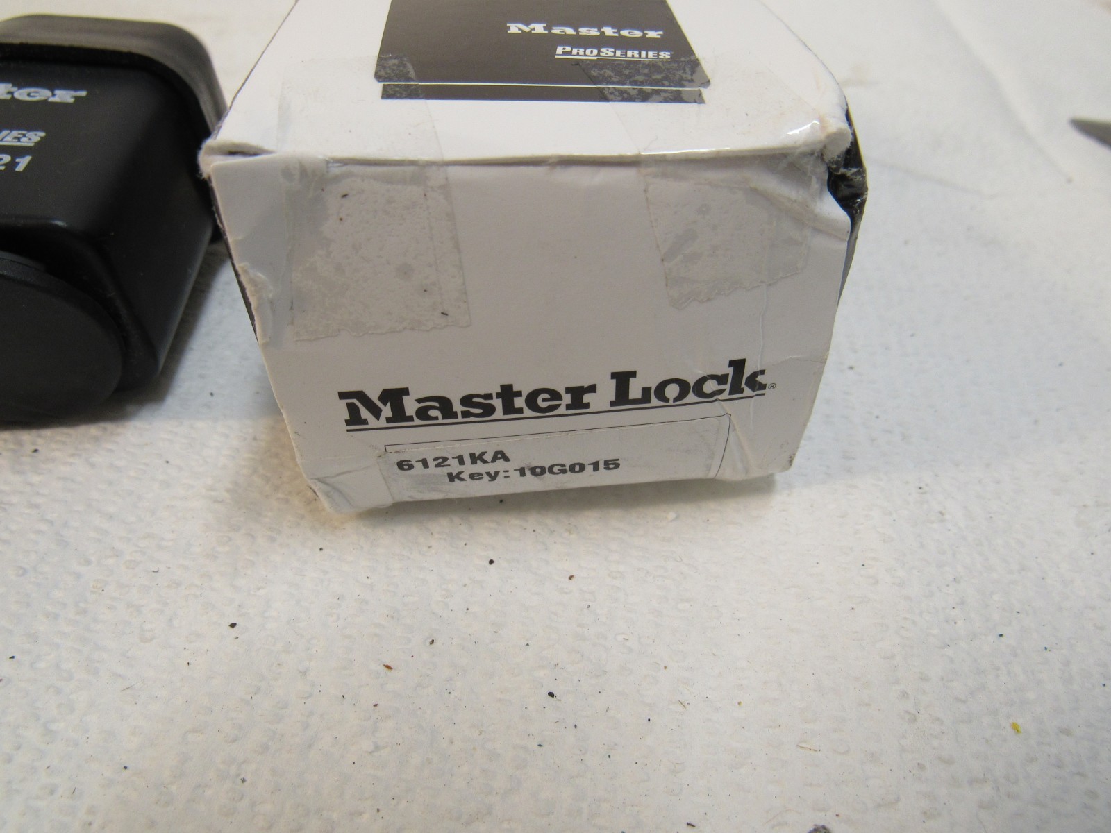 Master Lock ProSeries Padlock 6121KA 6121 With 2 Keys