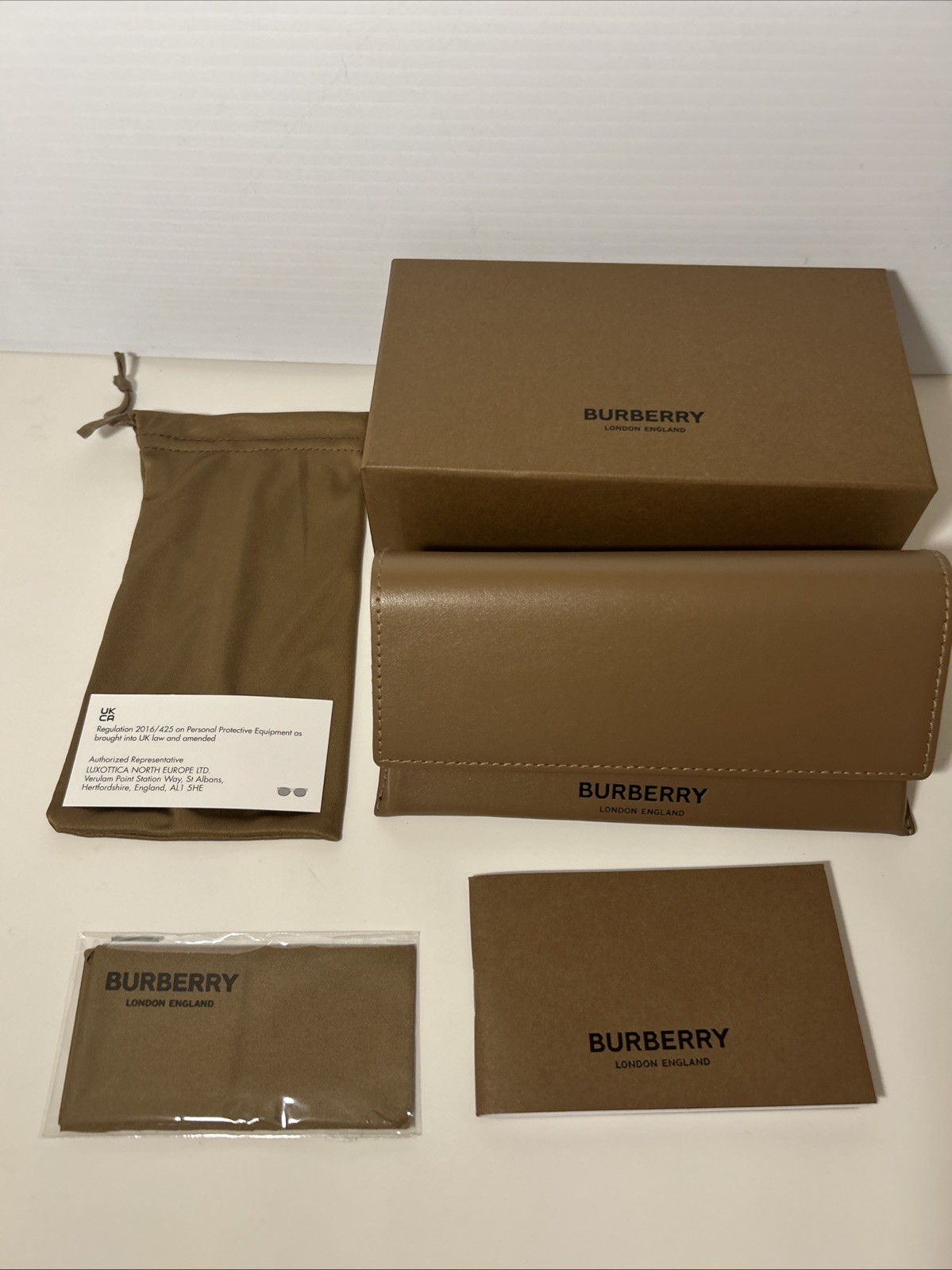 Burberry London Leather Sunglass Case, Cloth, Pouch & Box Beige Large Semi-Hard