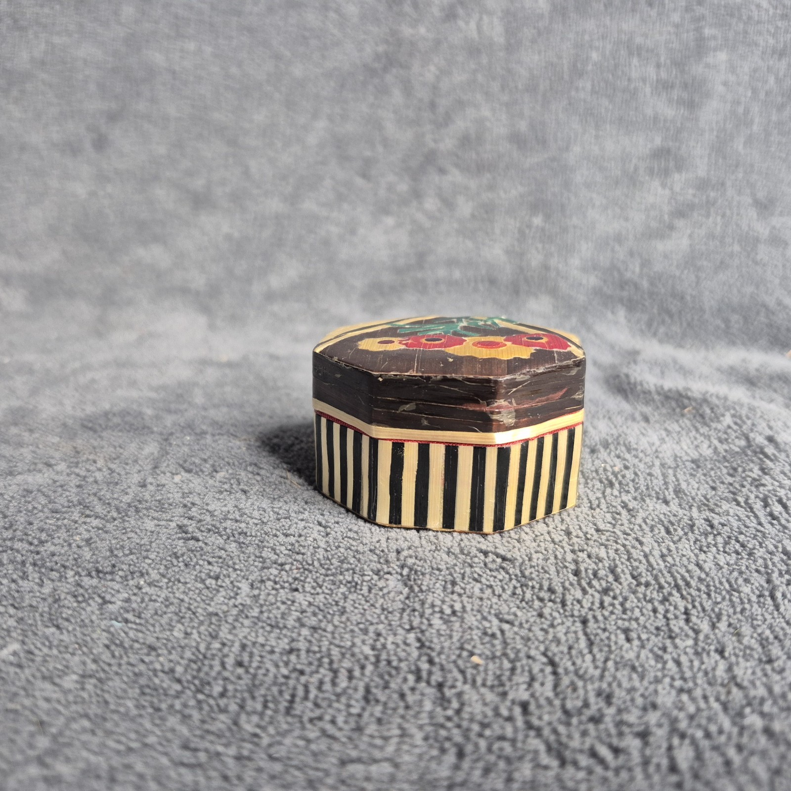 Straw Flower Floral Octagonal Shape Pill Trinket Box