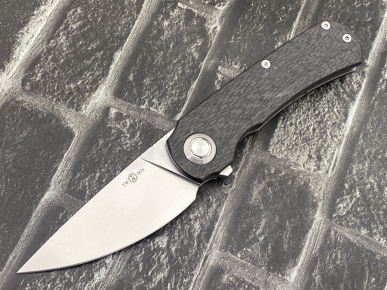 TwoSun TS243-YJ01-CF-B-SW Folding Knife YJ01-V1 Blade Titanium /CF Handle Knife