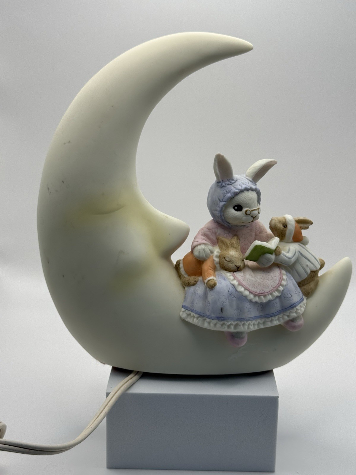 RARE - 1986 Mamma Rabbit And Babies Night Light Adorable Man in the Moon