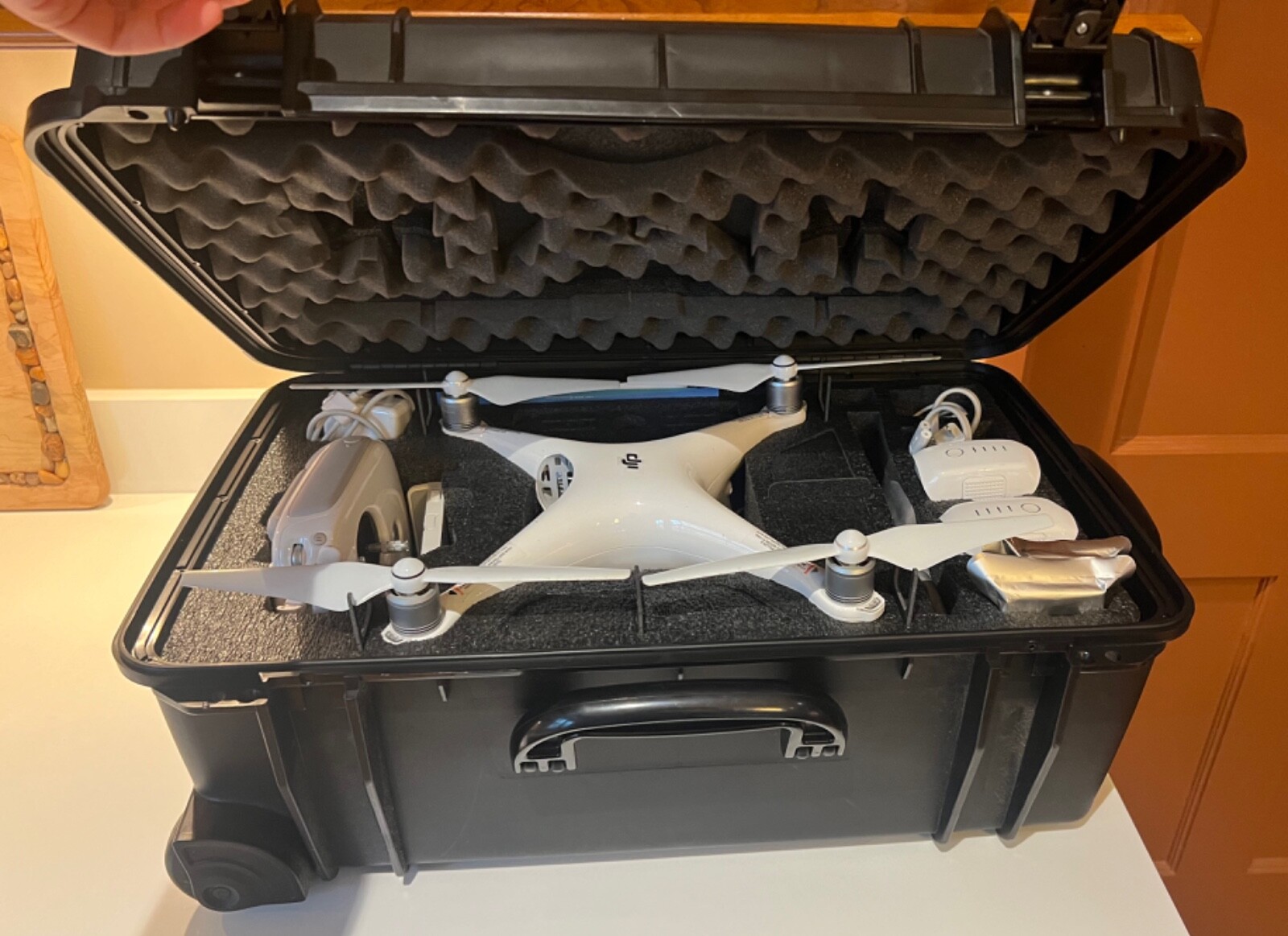 DJI PHANTOM 4 MODEL PH4-5350MAH-15.2V QUAD DRONE W/ PELICAN HARDSHELL CASE