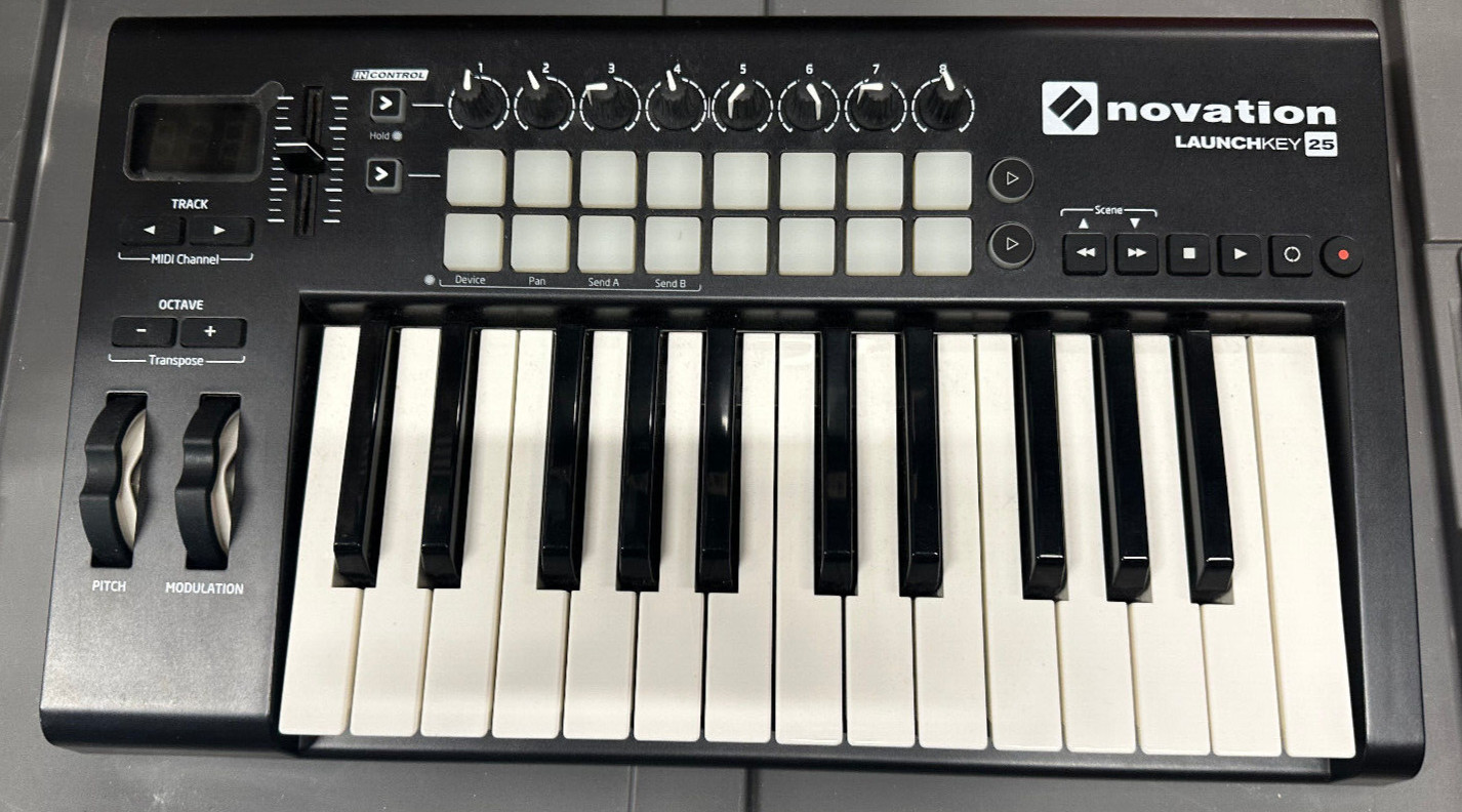 Mint- NEMKO Novation LaunchKey 25 MK2 USB 25 Key Keyboard Controller