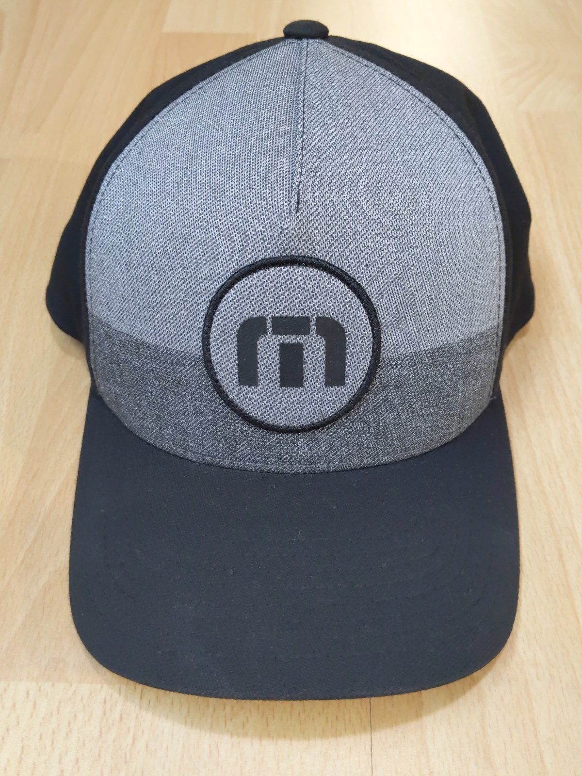 Travis Mathew Golf Cap Hat Black Gray Flex-Fit Tech 110 Snapback