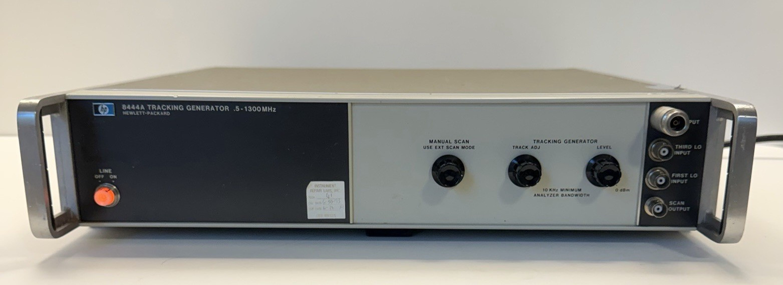 HP Hewlett Packard 8444A Tracking Generator .5-1300MHz, Powers On, PARTS ONLY