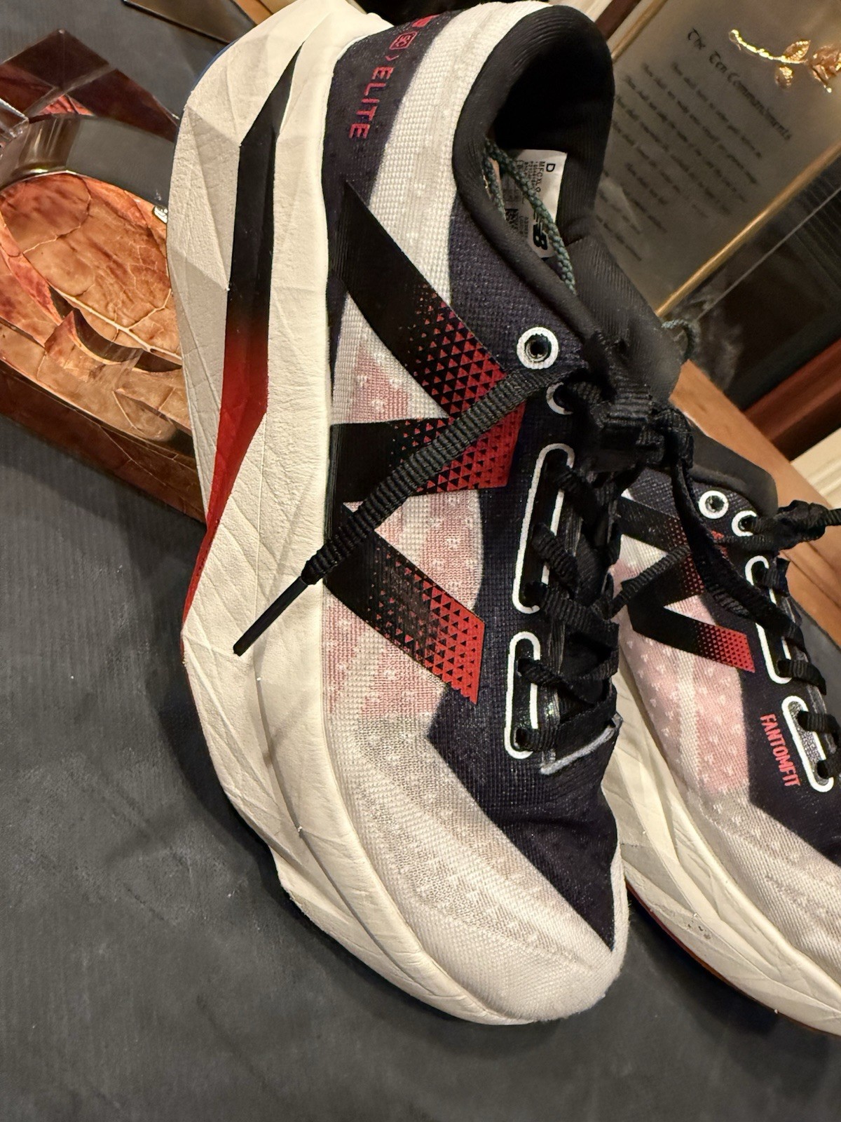 New Balance FuelCell SC Elite Men's Running Shoes Size 8 missing insoles.