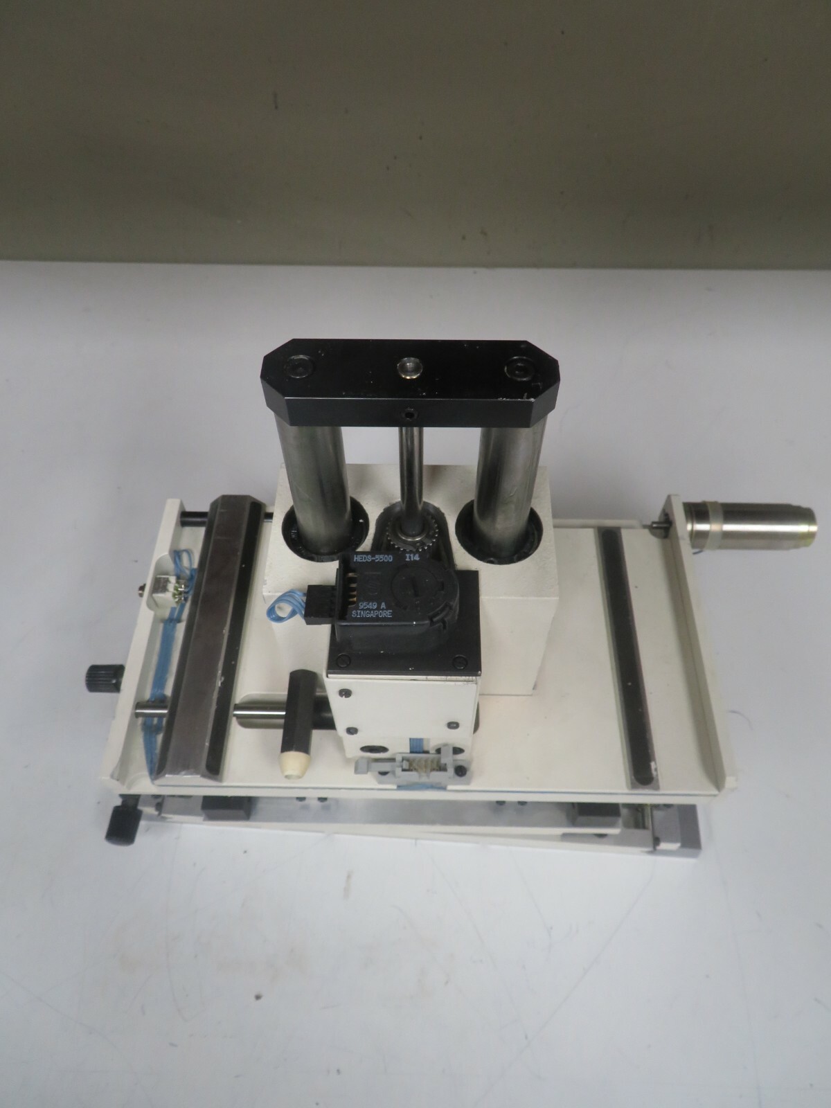 SIP Universal Measuring Machine Motorized Leveling Table - model 550M